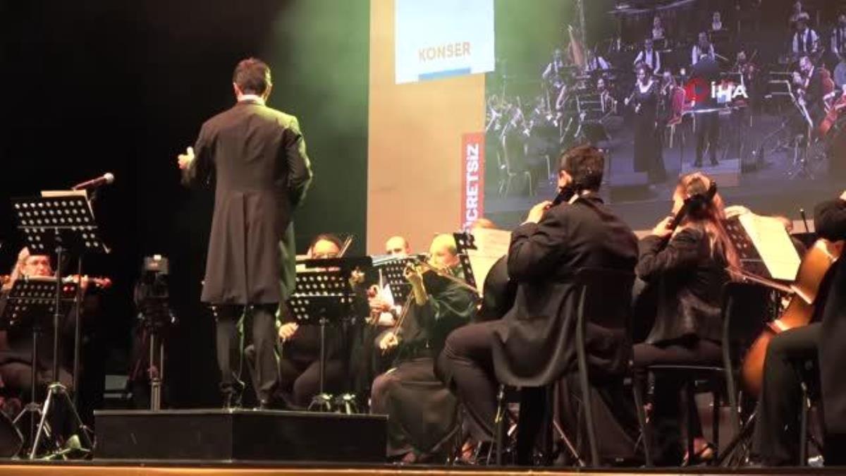 Bakan Ersoy, ‘Senfoni ile Nejat Ertaş Türküleri’ konserine katıldı