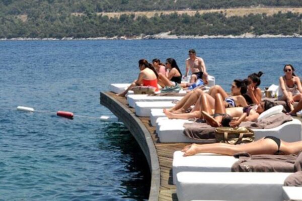 Biri Bodrum’u durdursun! Yeni sezonda bir lahmacun 200, plajlar ise 170 bin lira