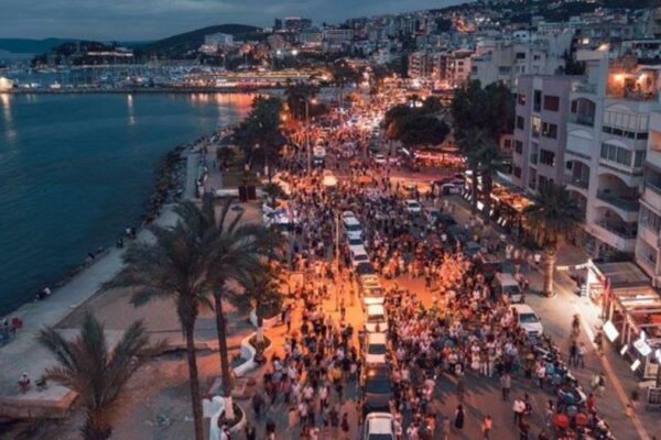 Kuşadası Sokak Festivali, dünyaca ünlü Rio karnavalına taş çıkarttı