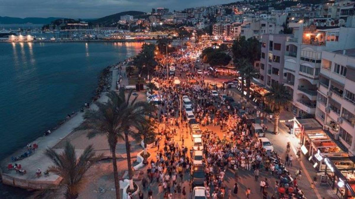 Kuşadası Sokak Festivali, dünyaca ünlü Rio karnavalına taş çıkarttı