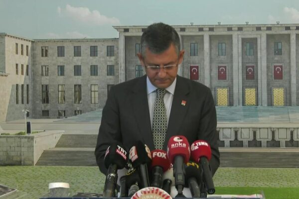 Özgür Özel: “Ömürleri, Bugün Terörist Olduğu Ortaya Çıkanlarla Aşna Fişne Geçenlerin Bize Söyleyecek Lafı Yok”