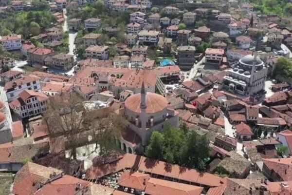 Safranbolu üç ayda nüfusunun 3 katı turist ağırladı