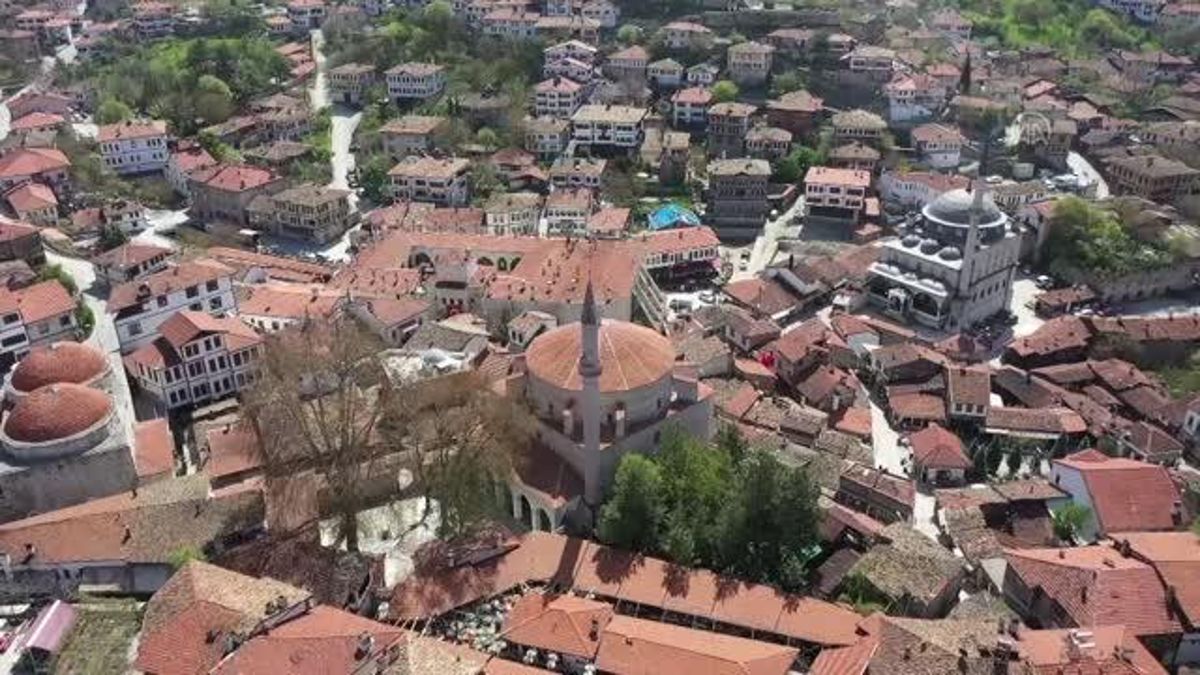 Safranbolu üç ayda nüfusunun 3 katı turist ağırladı