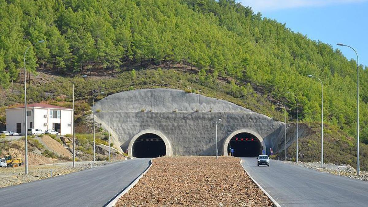 Akdeniz Sahil Yolu’nda bu yıl 3 tünel ve 1 viyadük açılacak! 12 saatlik yol 5 saat olacak