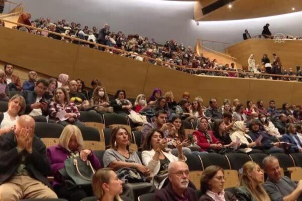 Bakan Ersoy, tenor Murat Karahan ve soprano Kristine Opolais’in konserini izledi