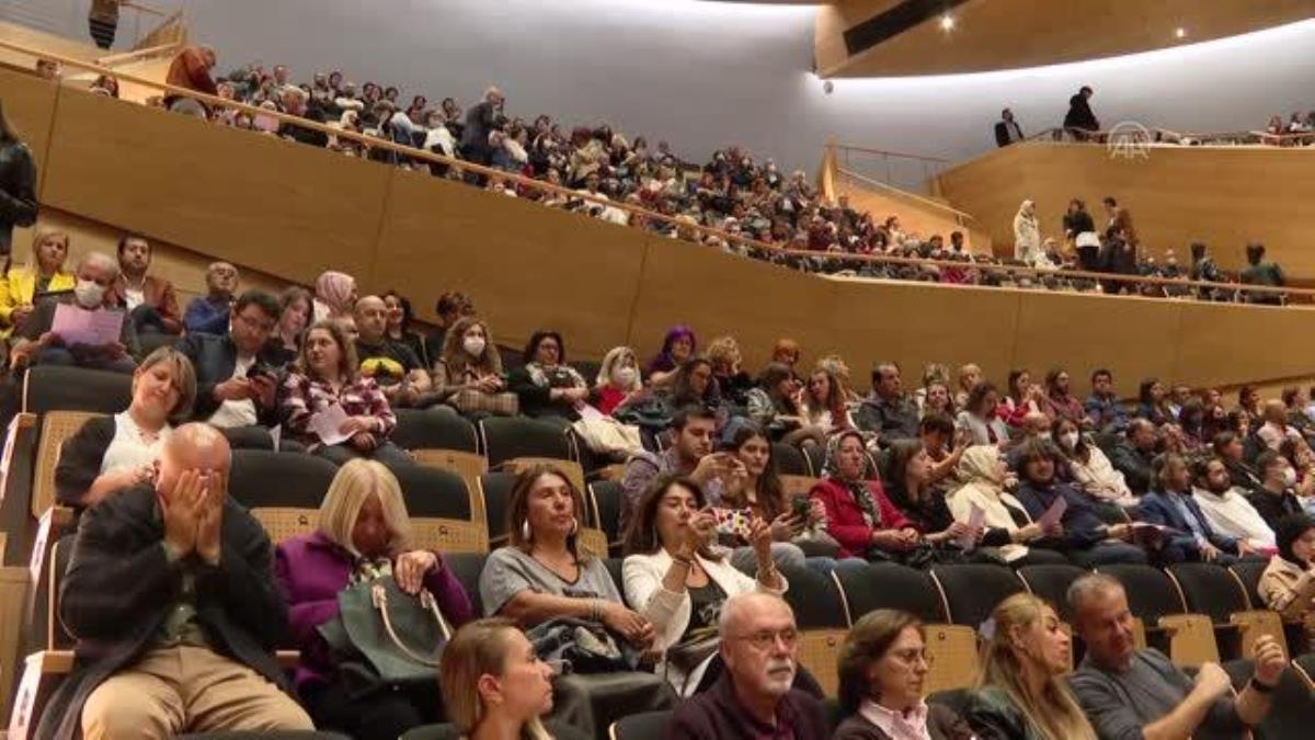 Bakan Ersoy, tenor Murat Karahan ve soprano Kristine Opolais’in konserini izledi