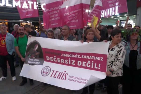 İzmir haberleri! İzmir’de ‘Onur Şener Cinayeti’ Protestosu: “Güvencesiz İş Ortamları Müzisyenlerin Kaderi Olamaz”