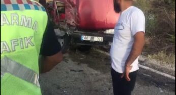 Son dakika haber: Kamyonetle otomobilin çarpışması sonucu 1 kişi öldü, 4 kişi yaralandı