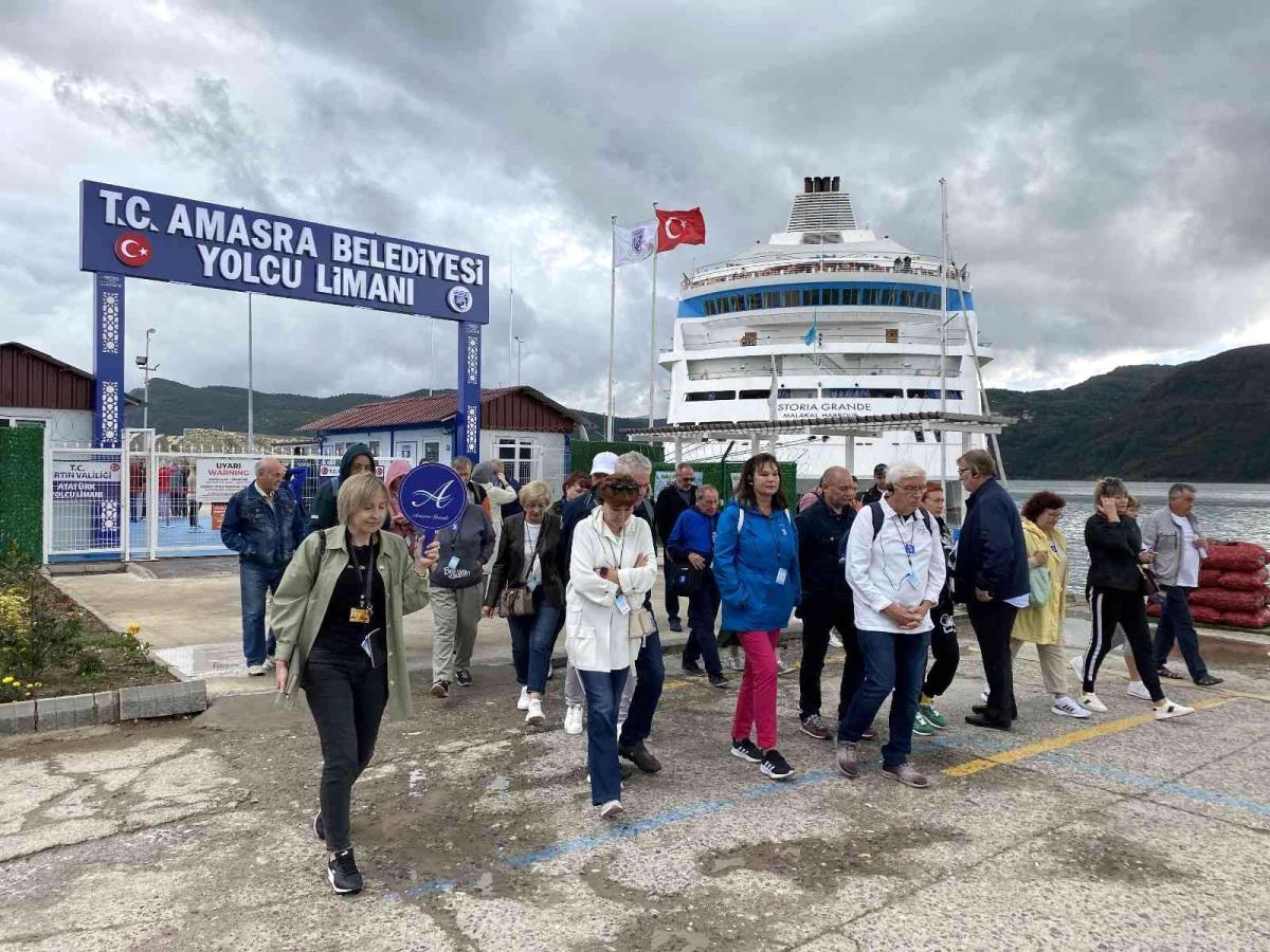 Bartın haberi… Rusya’dan demir alan kruvaziyer 796 yolcusuyla Amasra Limanına ulaştı