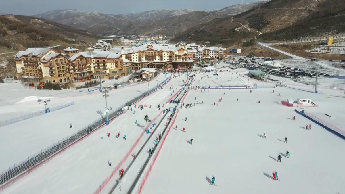 Çin’in Hebei Eyaletinde Buz ve Kar Sporları Bahar Festivali’nde Popüler Hale Geldi